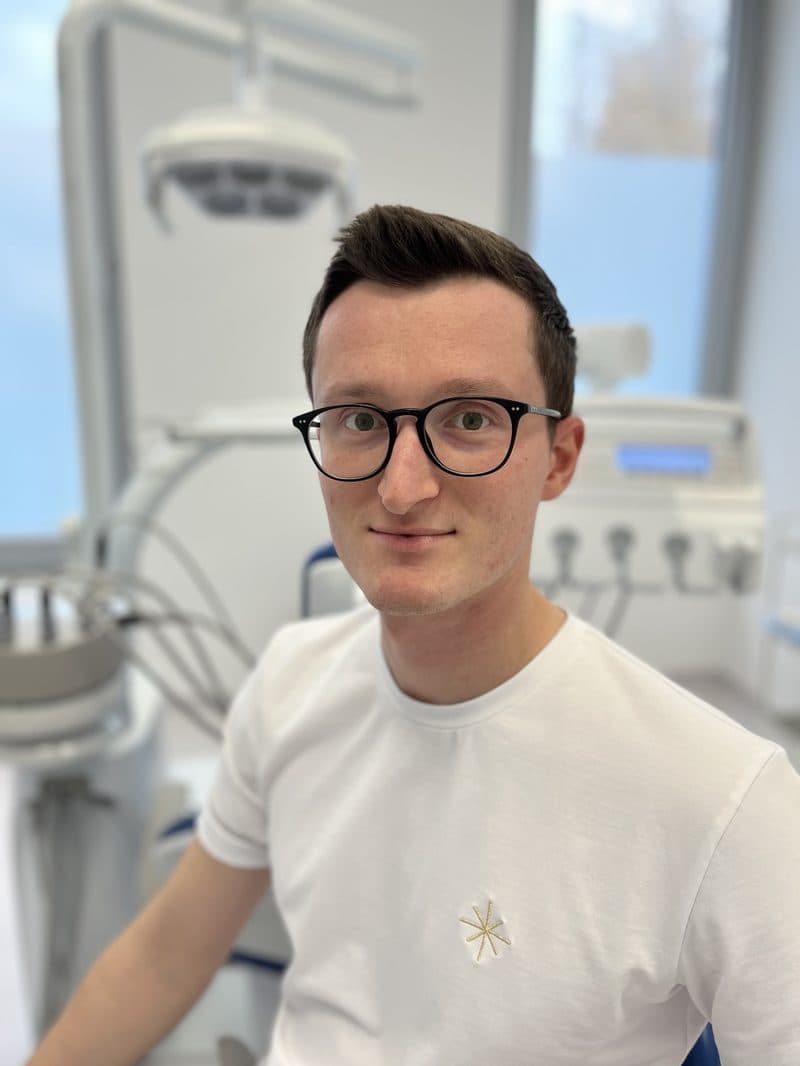 Domen Hostnik, dr. dent. med.